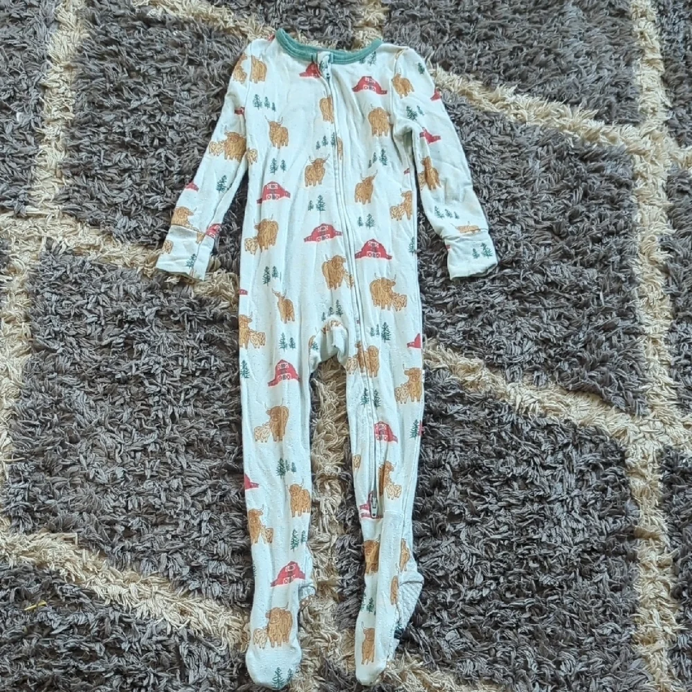 Free Birdees Winter Yak Farm Barn Theme Size 12-18 Month Onesie Pajamas